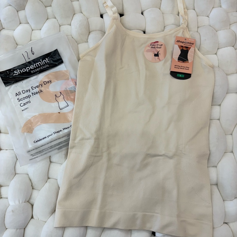 Shapermint Essentials Scoop Neck Cami